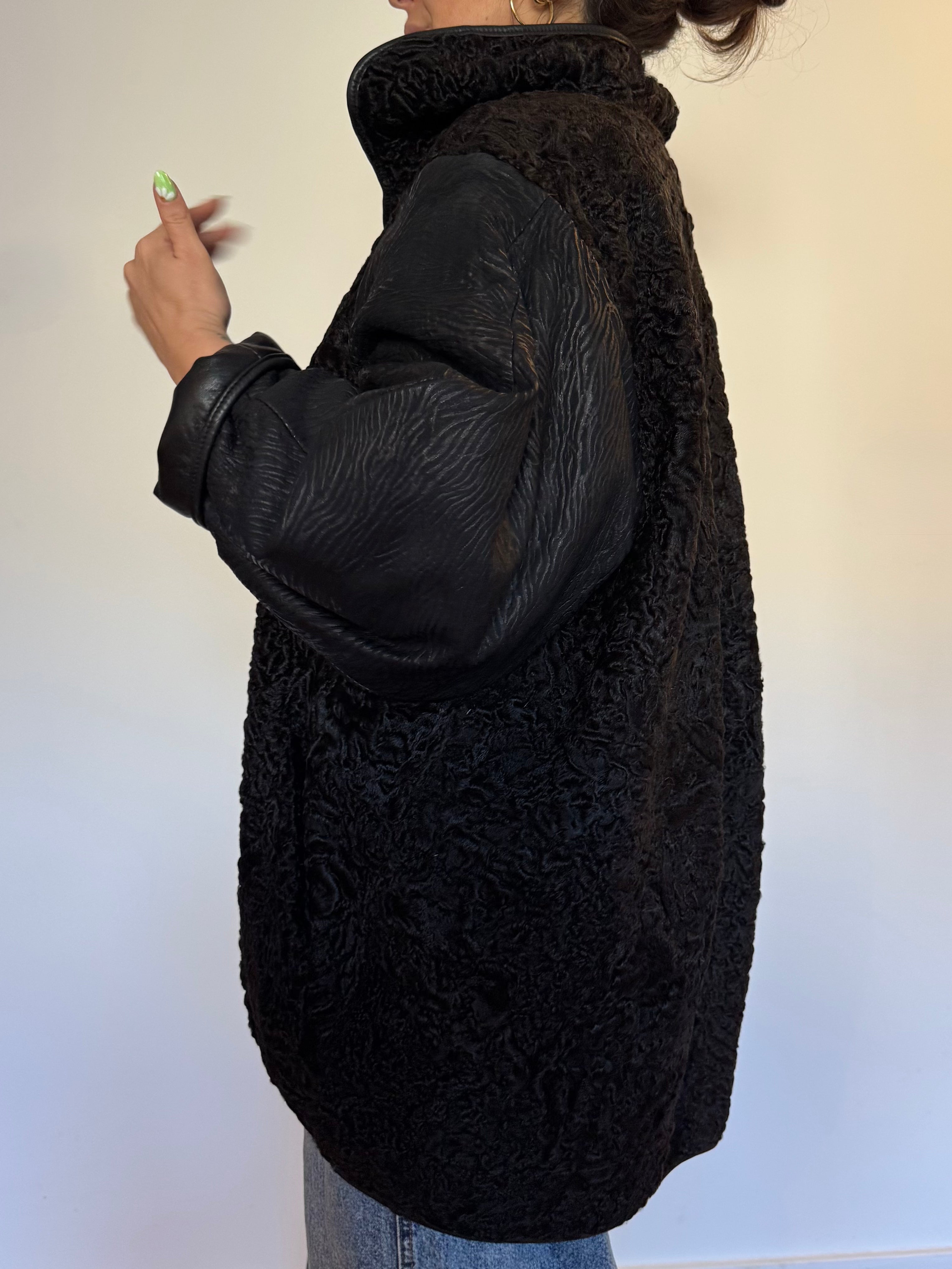 BRIGITTE_CAZADORA CUERO Y ASTRCAN REVERSIBLE