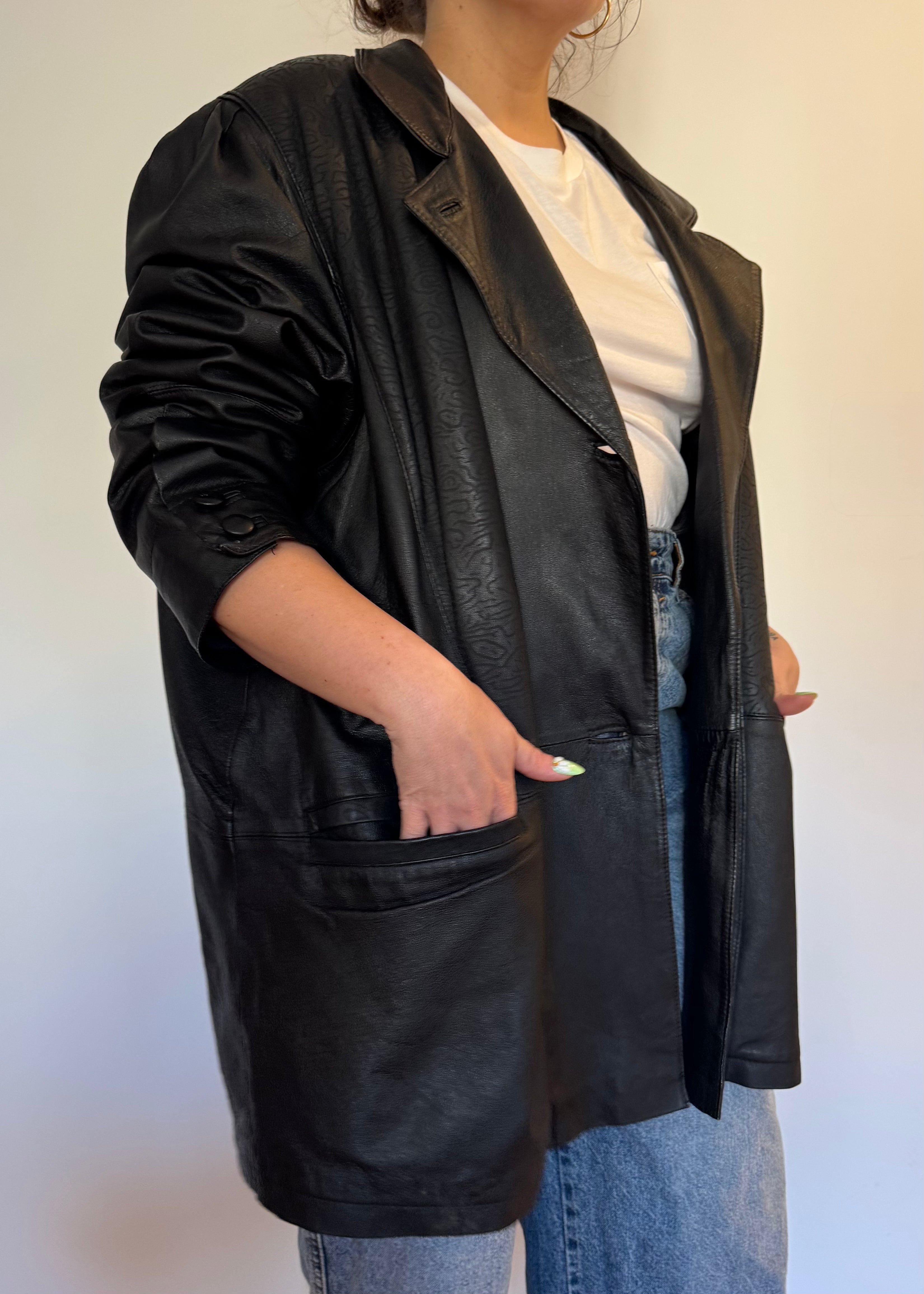 ELLE_CAZADORA CUERO NEGRO